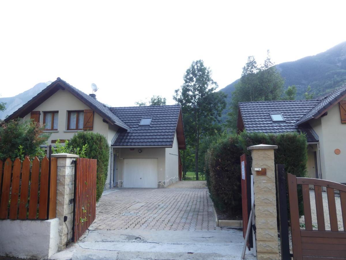Chalet Les Myosotis Le Bourg-dʼOisans Exterior foto